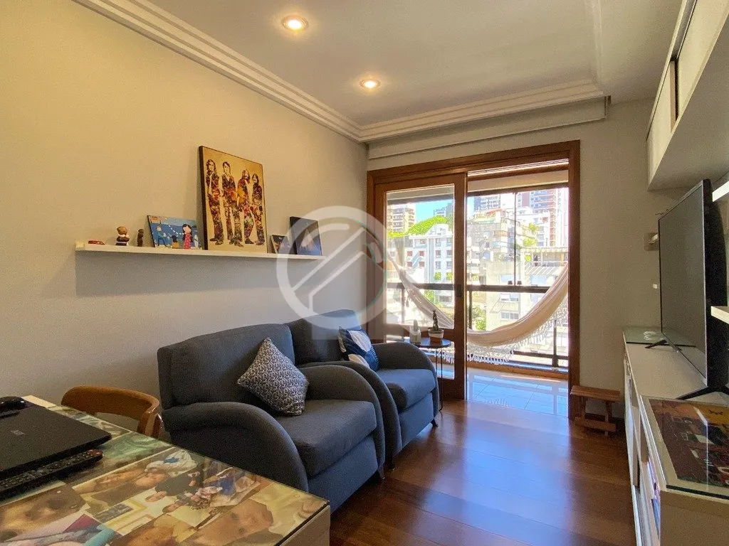 Imagem Apartamento semimobiliado de 140m², 3 dormitórios, sendo 1 suíte com sacada, living super amplo p...