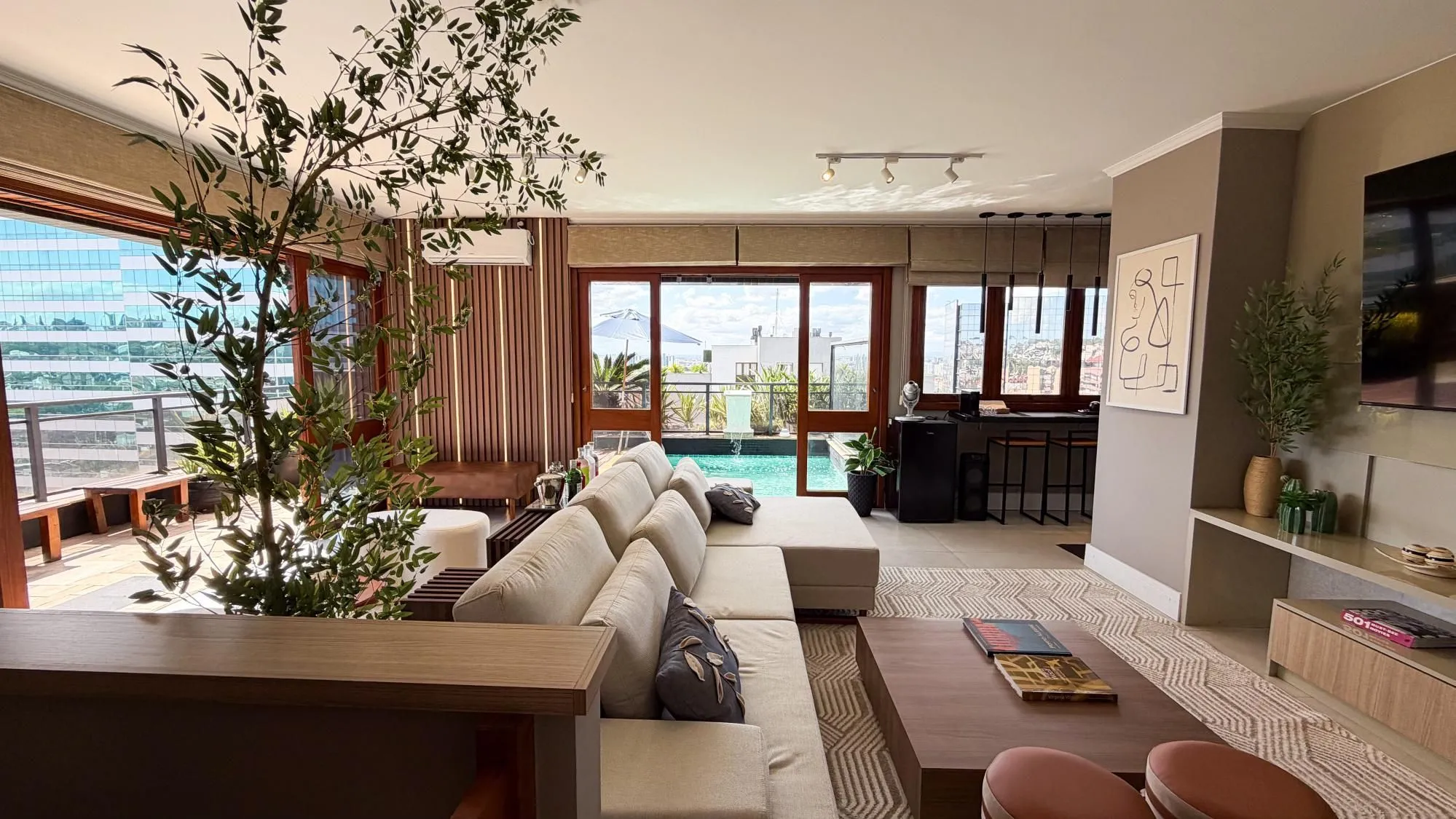 Imagem Vende-se linda cobertura com 3 quartos (1 suíte), 209m², 2 vagas e piscina - Três Figueiras