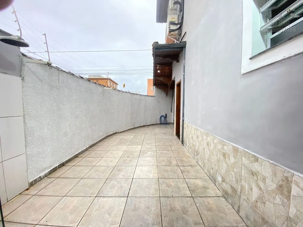 Imagem Vende-se esse Maravilhoso Sobrado com 3 Dormitórios - Bairro Boqueirão