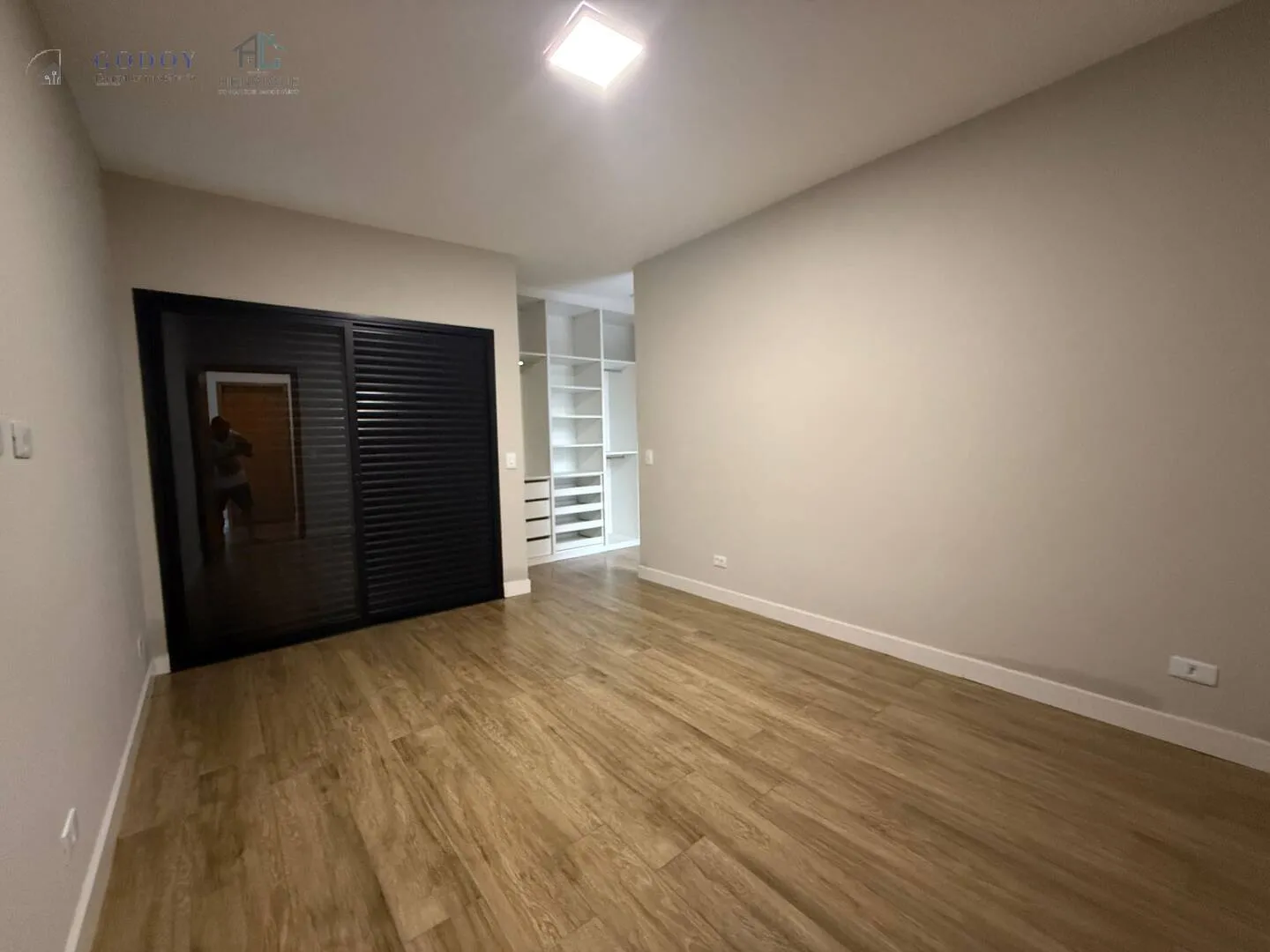 Imagem Elegância e Praticidade em um Só Lugar - Confira Este Sobrado