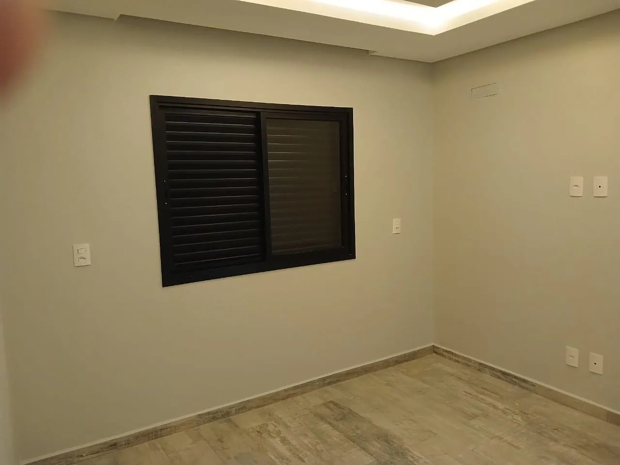 Imagem *Belíssima casa no Condomínio Perolas do Vale 
*3 três quartos Suíte 
*3 banheiro
*S...