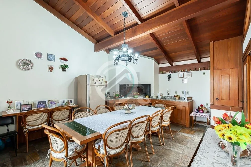 Imagem Cobertura, no Bom Fim?! Sim, ela tem quartos: são 3 (uma é a suíte), salas, cozinha, dependência...