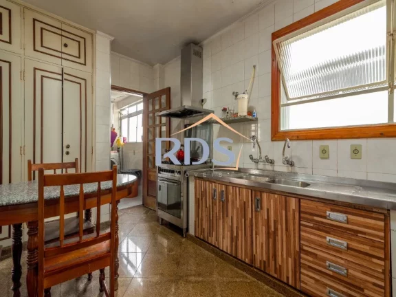 Imagem Oportunidade ! Apartamento 190 m² ! 03 dormitórios 01 suíte 01 dormitório com varanda. Próximo metrô Oscar Freire