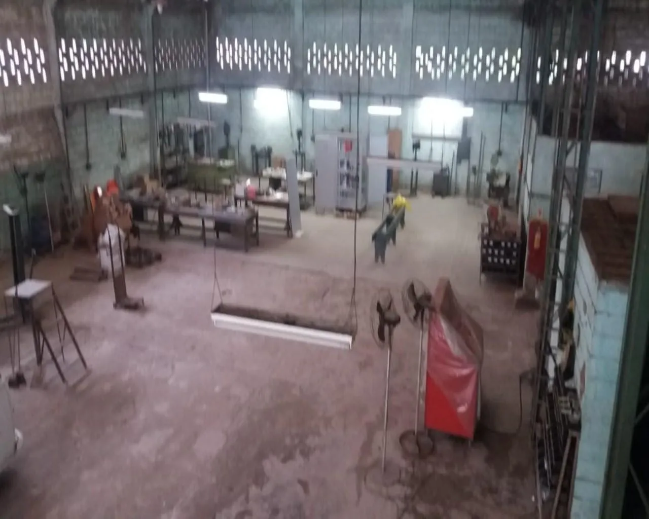 Imagem Galpão para Venda em DUQUE DE CAXIAS, Figueira, 4 banheiros