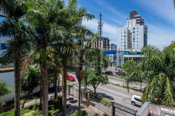 Imagem Sala comercial na Av Carlos Gomes com sacada DESOCUPADA