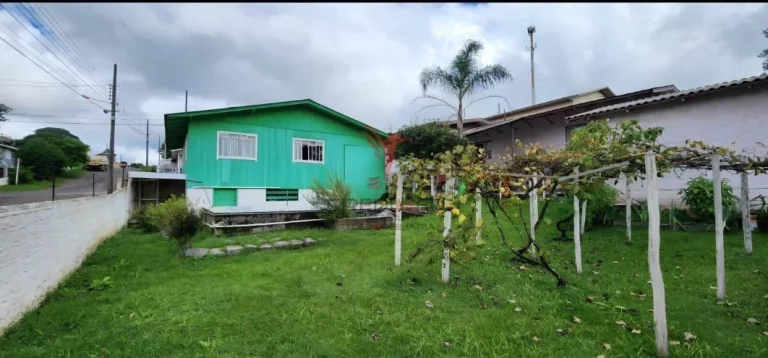 Imagem Casa de madeira, em Lages, Bairro São Luiz,esquina, dois quartos