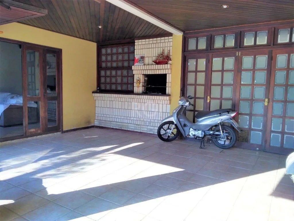 Imagem Casa para Venda - 219m², 3 dormitórios, sendo 1 suites, 4 vagas - Menino Deus