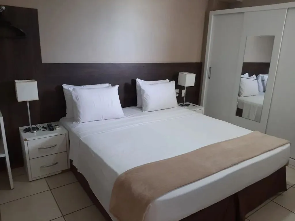 Imagem Flat mobiliado em Manaíra, vista lateral para o mar, lazer na cobertura, garagem e localização privilegiada.