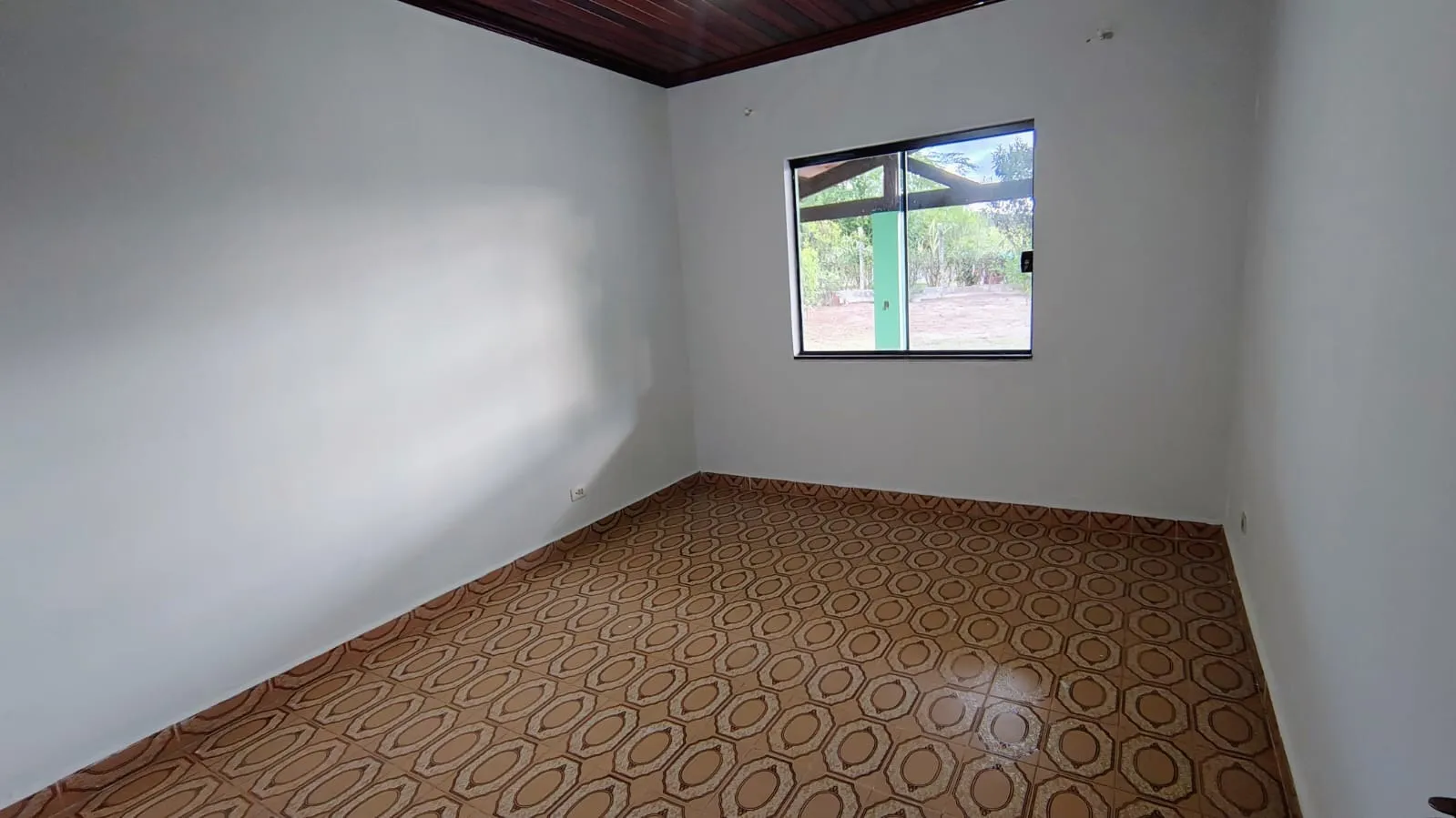 Imagem Chácara com 8925,30m² de Terreno, Casa de 204m², Barracão e Poço Caipira
