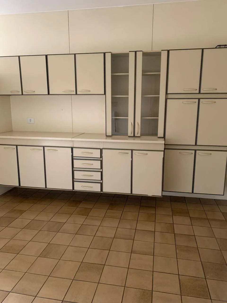 Imagem Apartamento de 4 Quartos (2 Suítes) para Aluguel em Alphaville Empresarial, Barueri - SP