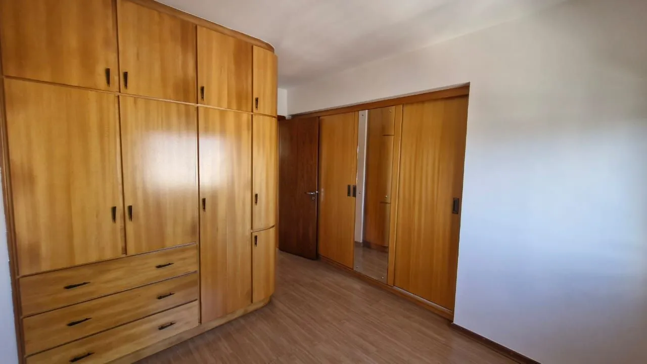 Imagem Apartamento no Menino Deus impecável, 2 dormitórios 1 suíte, 3 banheiros, 1 garagem