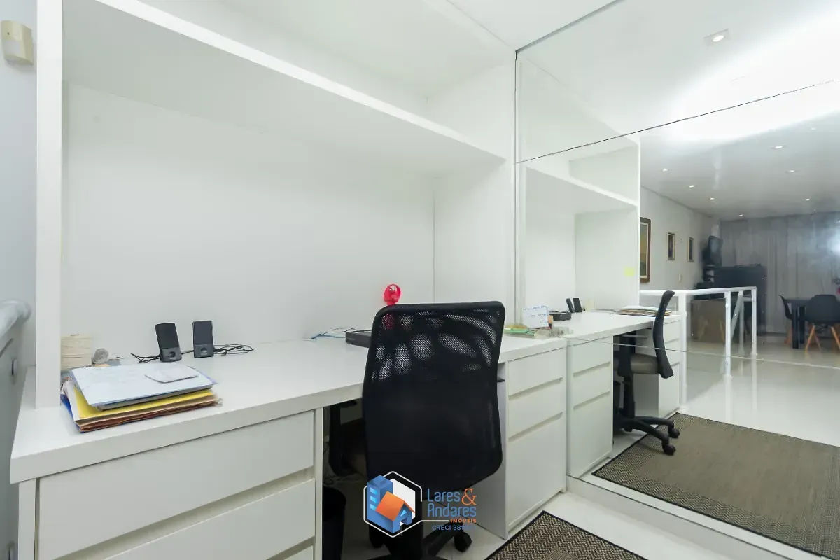 Imagem Casa para venda em Parque São Domingos com 4 quartos, sendo 2 suítes, 210m²