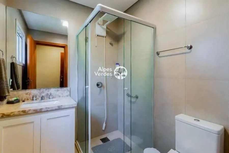Imagem Vende-se Casa em Condominio com 4 suites a 5 minutos da Rua Coberta