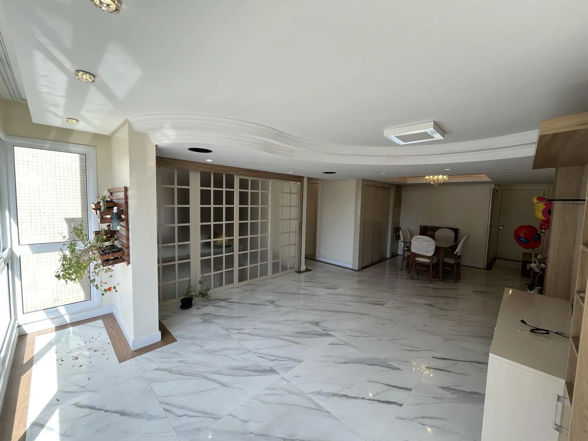 Imagem Apartamento de 3 quartos, suíte e 3 vagas de garagem no bairro Auxiliadora POA