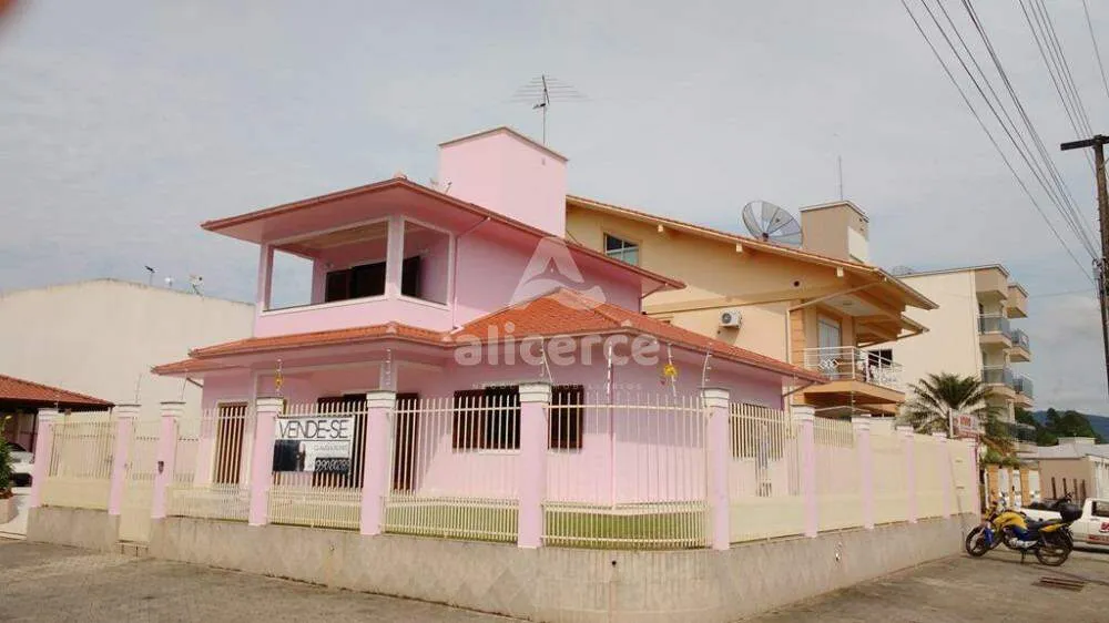 Imagem Casa à venda com 3 quartos, 1 suíte, com 144,98m² em Santo Amaro da Imperatriz - Palhoça/SC