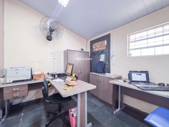 Imagem Excelente Casa Comercial à Venda na Vila Romana, São Paulo-SP: 11 Salas, 4 Banheiros, 196m² de Área!