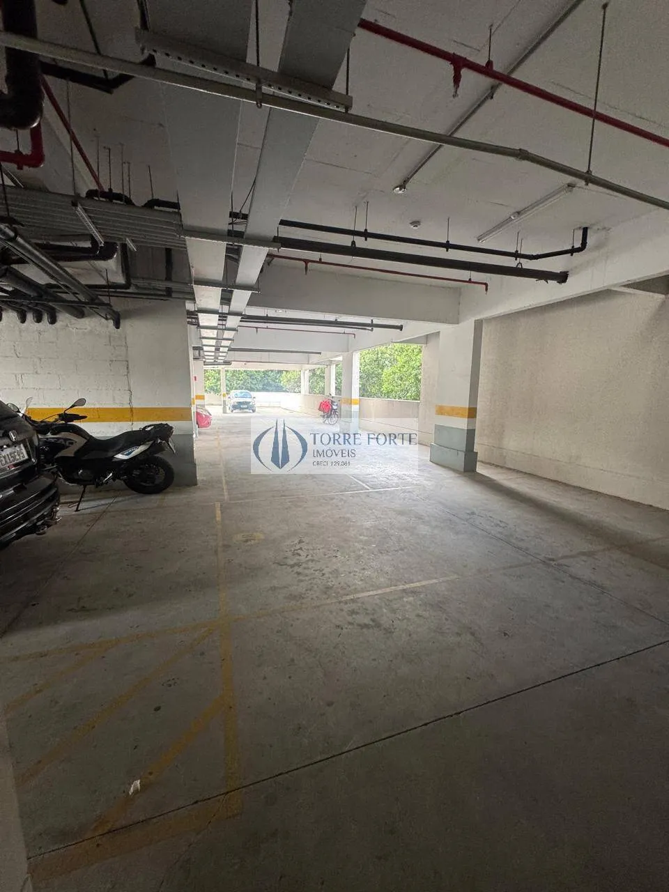 Imagem Lindo Apartamento Mobiliado com 1 dormitorio 1 vaga, varanda na Penha .