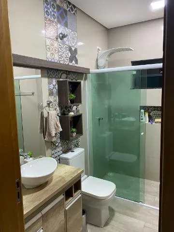 Imagem VENDA DE CASA TÉRREA NA VILA NELY, EM ITAQUAQUECETUBA/SP, 185m² com 3 dorm, suíte com ar-cond., piscina, área gourmet e vagas p 3 autos. CONSULTE-NOS.