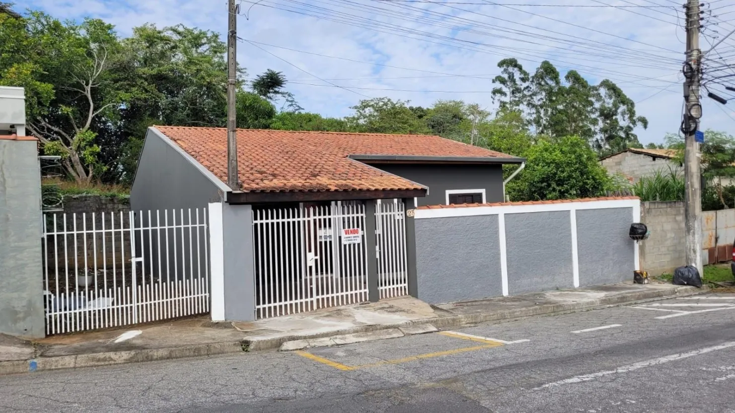 Foto do imóvel Casa à venda 3 Quartos, 1 Suite, 3 Vagas, 200M², Residencial e Comercial Cidade Morumbi, Pindamonhangaba - SP