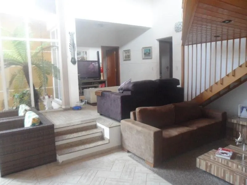 Imagem Sobrado à venda no condomínio Granja Olga III