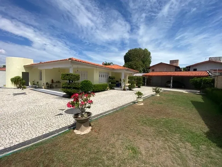 Foto do imóvel Casa com 4 Quartos à Venda, 450 m² em Rua Homero Castelo Branco, 805 - Cambeba, Fortaleza - CE