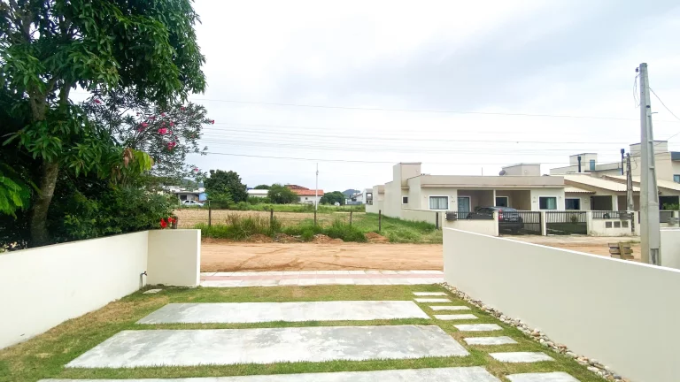 Imagem Imperdível casa à venda em Garopaba-SC, no Areias de Palhocinha: 2 quartos, 2 suítes, 1 sala, 3 banheiros, 1 vaga de garagem, 100m².