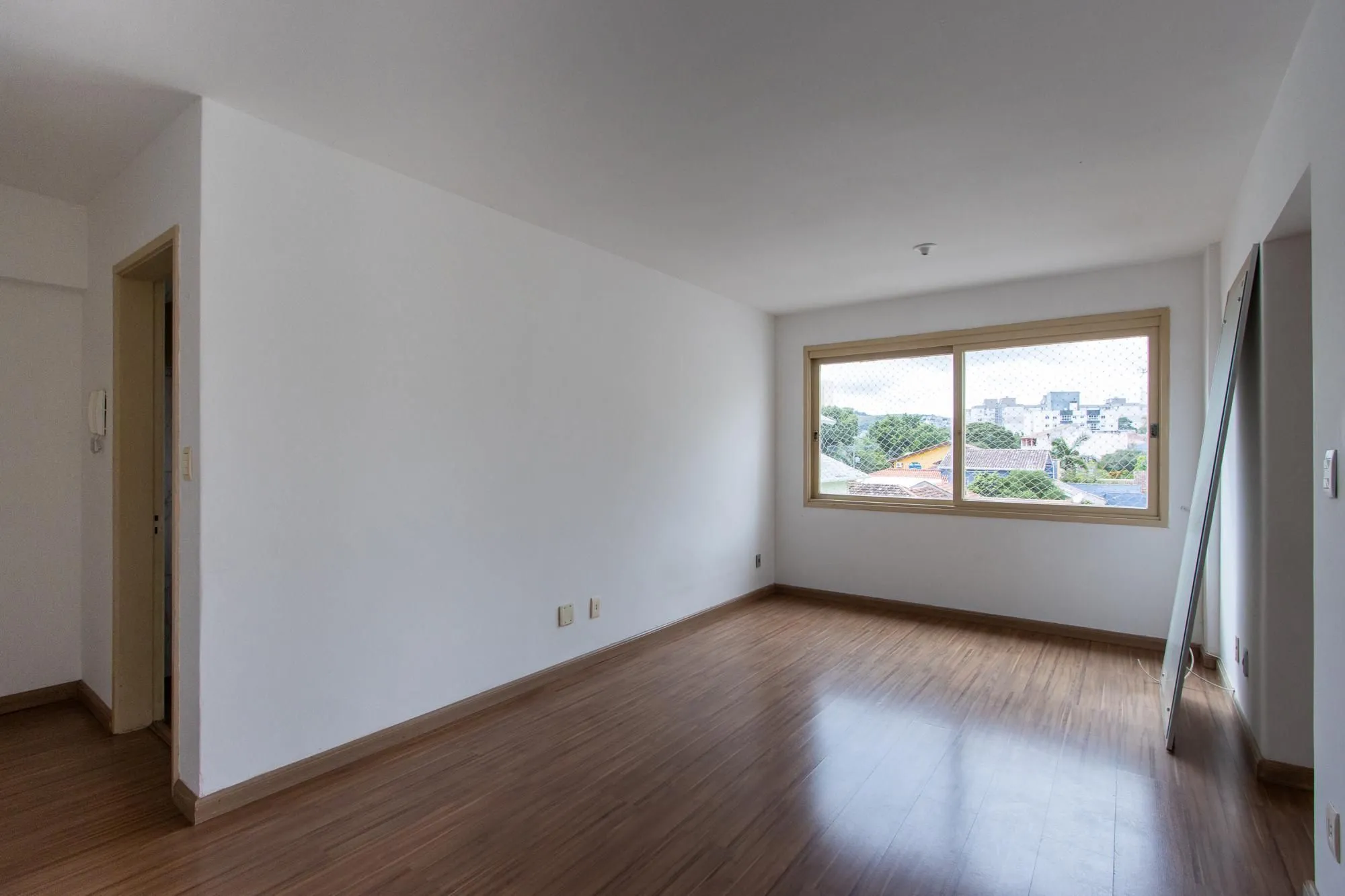 Imagem Apartamento 2 quartos, com 1 vaga escriturada - Bairro Tristeza