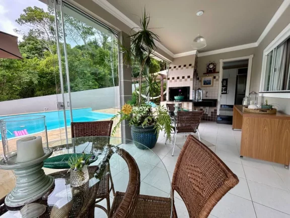 Imagem Casa com piscina 5 quartos à venda Praia Bombinhas SC