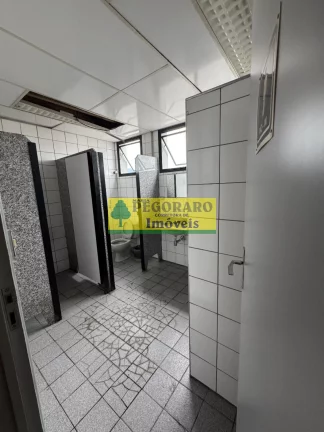 Imagem Galpão Comercial para Locação no Indaiá em Caraguatatuba-SP: 4 Salas, 4 Banheiros, 30 Vagas de Garagem, 875m² de Área.