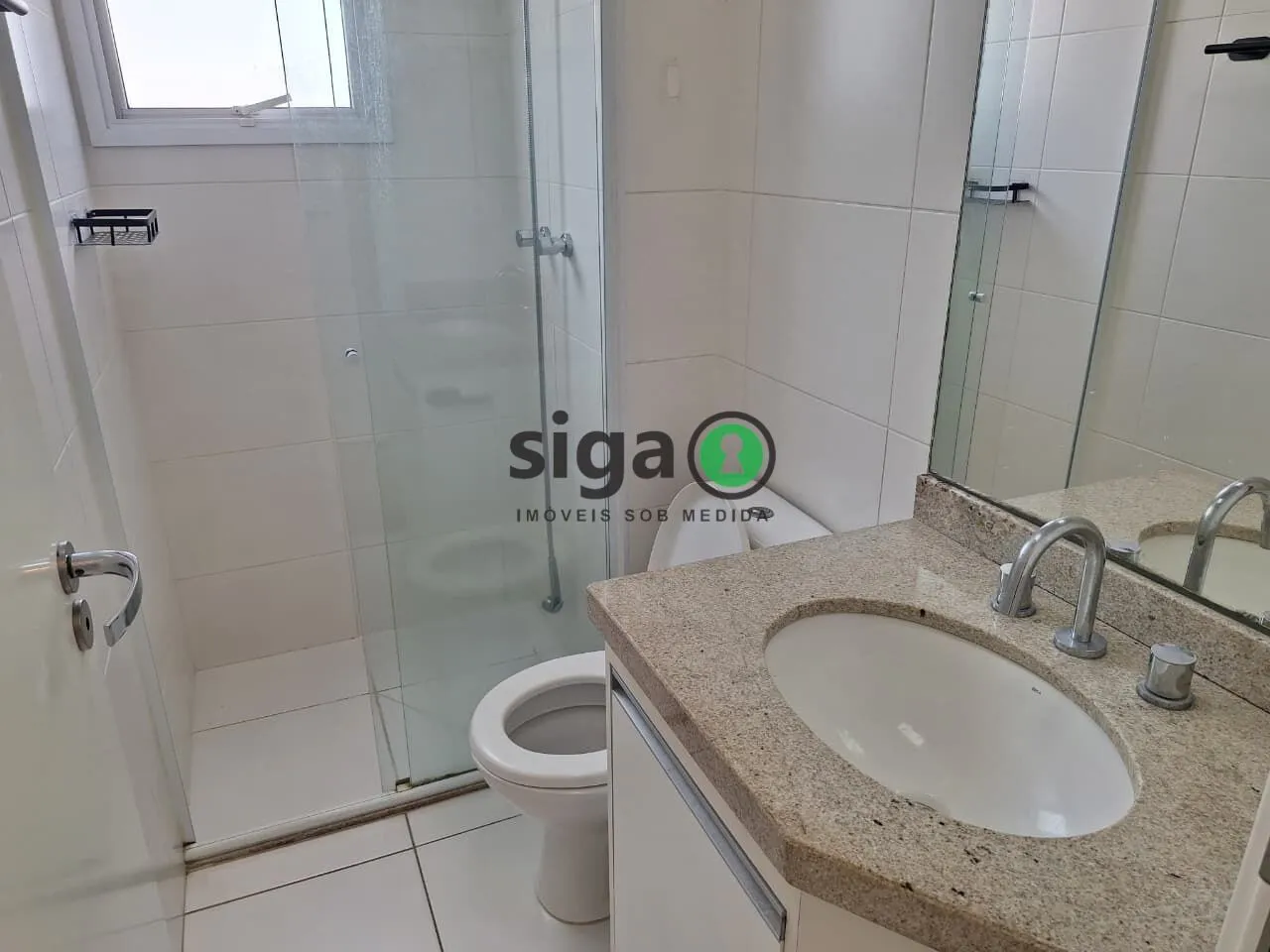 Imagem Apartamento reformado 2 Dormitórios com Suíte, Varanda e Vaga