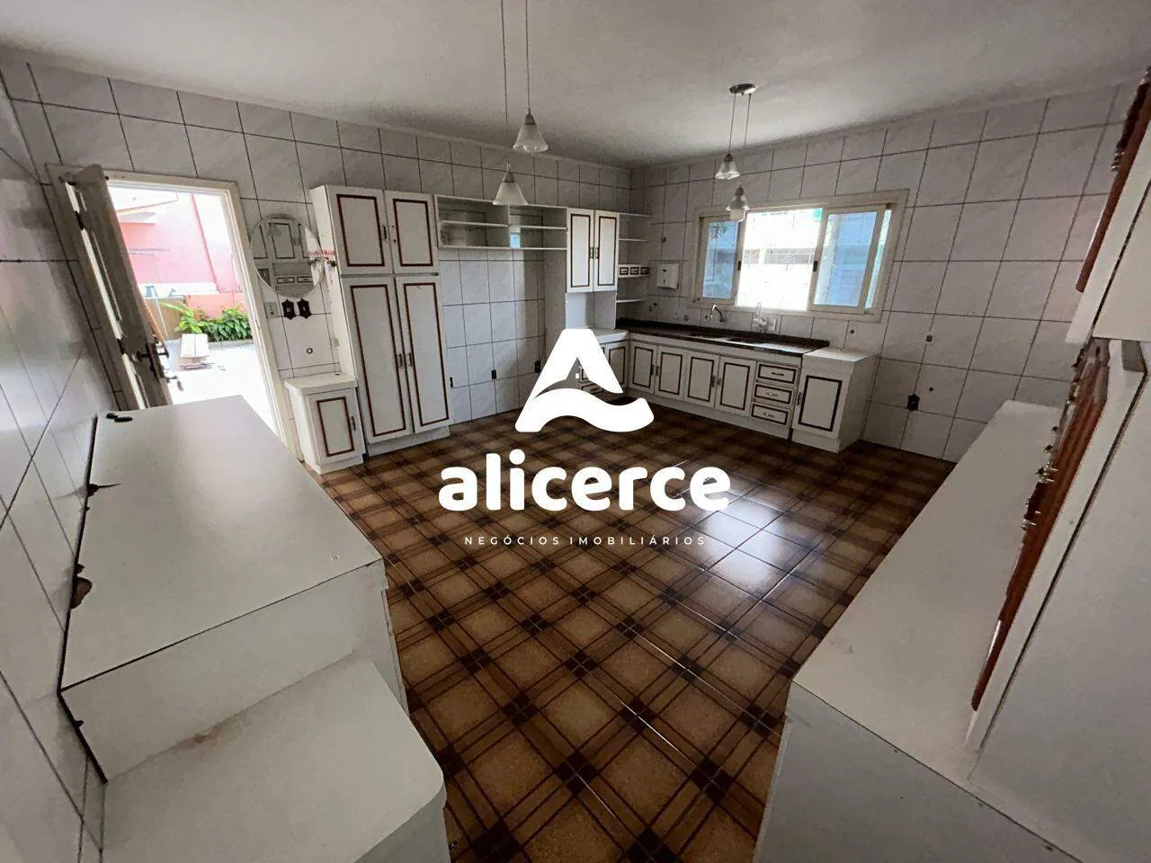 Imagem Casa à venda com 4 quartos 3 suítes, 240m² em Fazenda Santo Antônio São José
