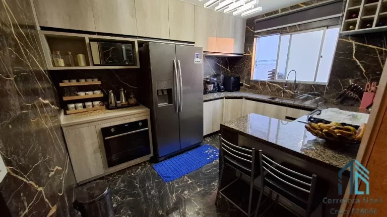 Imagem Triplex com piscina padrão, em região privilegiada, 900mtrs parque BACACHERI em Curitiba PR