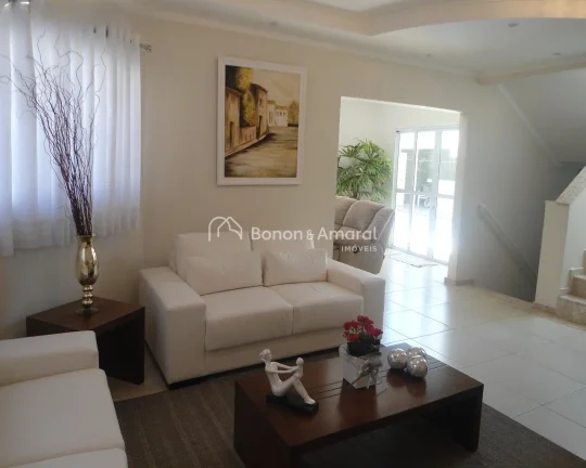 Imagem Encante-se com esta linda casa de acabamento impecável, localizada em um dos melhores condomínios ...