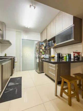 Imagem Casa de Condomínio à venda na Chácara da Barra em Campinas!!

No térreo, ampla sala para 2 ambie...