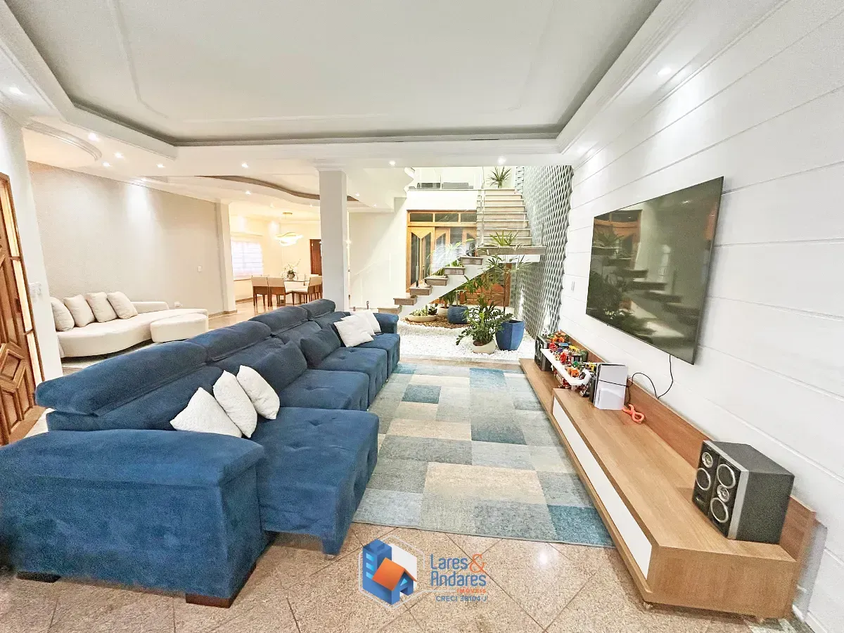 Imagem Sobrado para venda em Jardim Nossa Senhora do Carmo com 4 quartos, sendo 2 suítes, 328m²