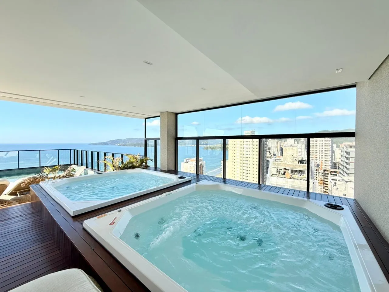 Imagem Apartamento com vista para o mar à venda com 116.27m2 por R$ 2.190.000,00
