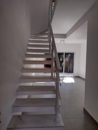 Imagem Sobrado com 2 suites, sala cozinha,2 vagas, area independente em condominio, 2 quadras da praia