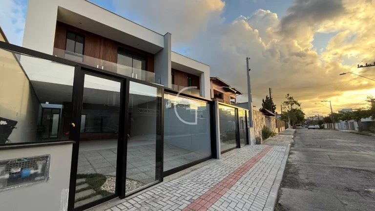 Foto do imóvel Linda Casa Residencial à Venda no Saguaçu, Joinville!