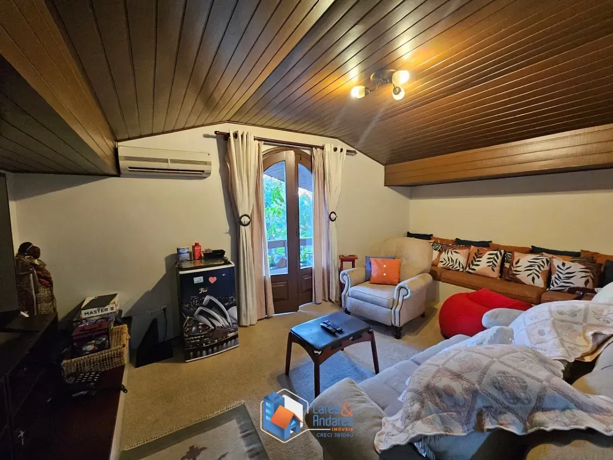 Imagem Sobrado para venda em Interlagos com 4 quartos, sendo 2 suítes, 330m²