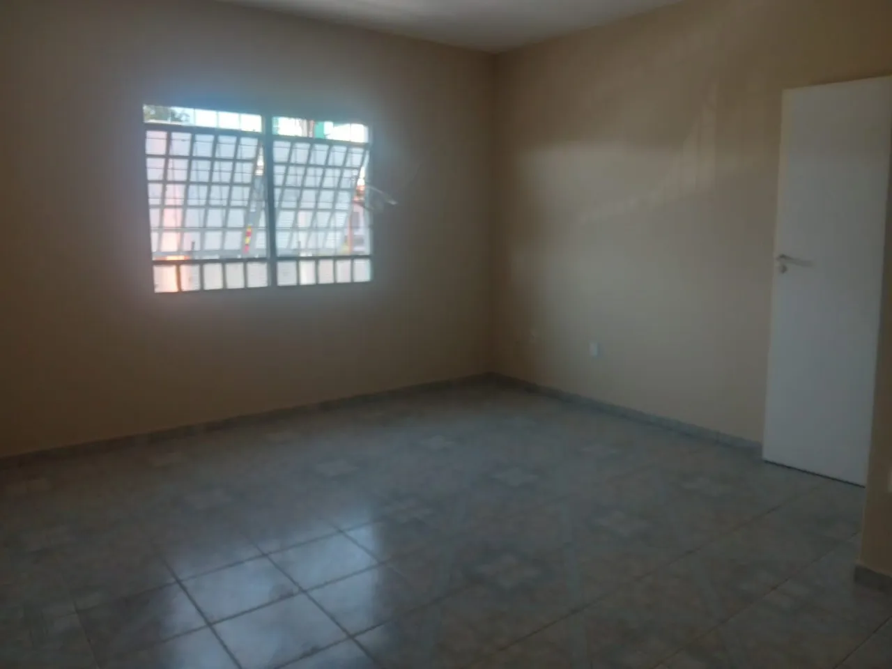 Imagem Casa Comercial para Locação: Imóvel de Alto Padrão com 2 Quartos, 1 Suíte e Vaga de Garagem no Jardim América, Sorocaba-SP