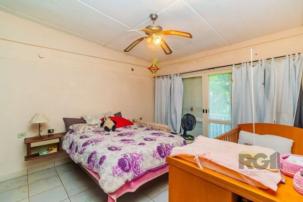 Imagem Casa de 4 dormitórios no bairro Belém Novo