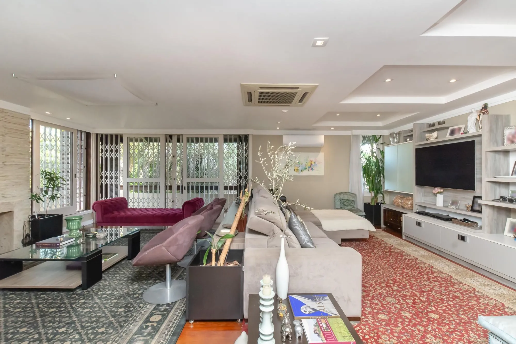Imagem VENDA AMPLO APARTAMENTO RUA CALMA