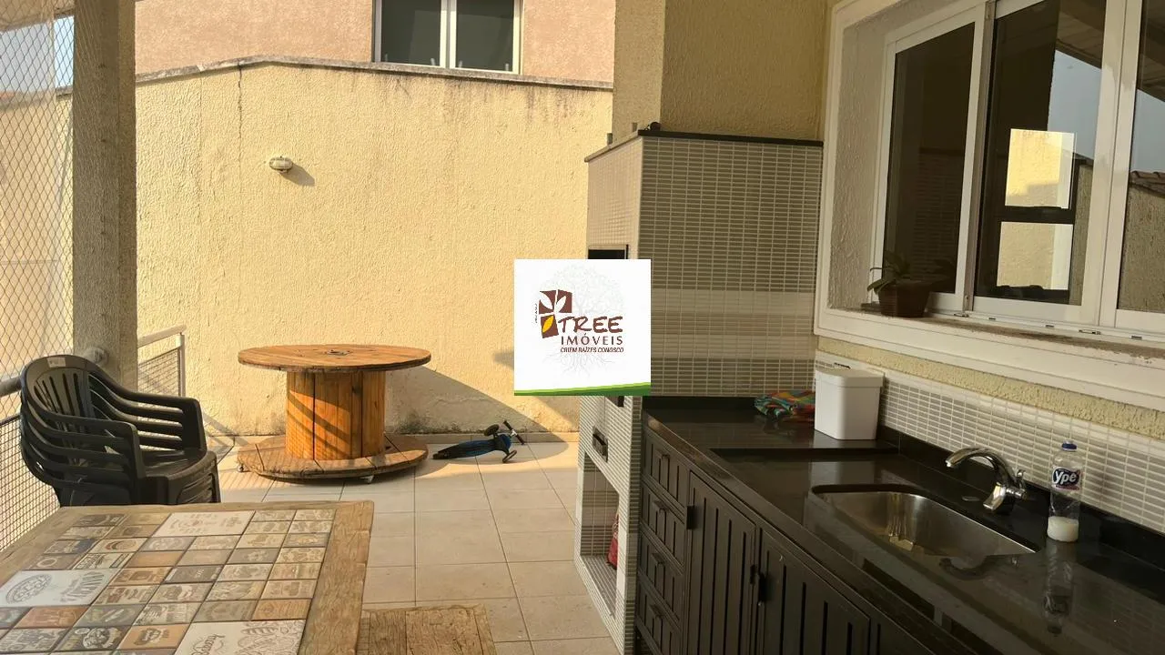 Imagem VENDA DE SOBRADO NO CONDOMÍNIO HILLS III, EM ARUJÁ/SP, 521m² com 05 suítes, piscina, sala ampla, quintal de 200m² e 06 vagas. CONSULTE-NOS.