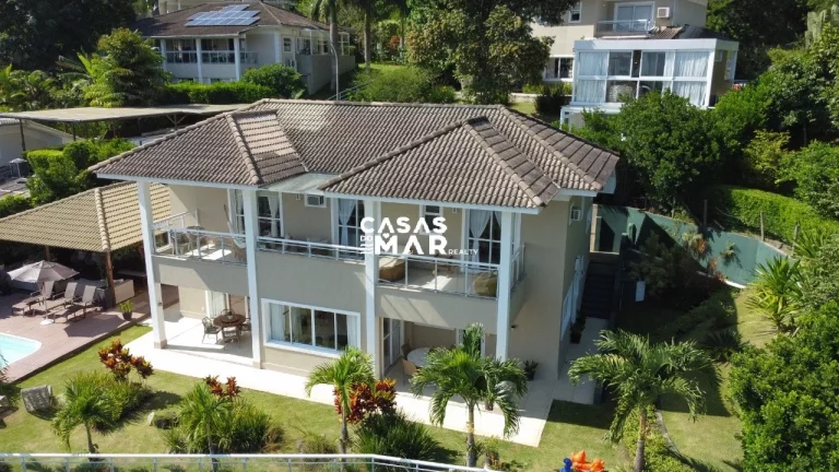 Imagem Casa de Luxo em Condomínio no Recreio dos Bandeirantes - 5 quartos, 5 suítes, 4 salas, 6 banheiros, 5 vagas de garagem - Rio de Janeiro-RJ.