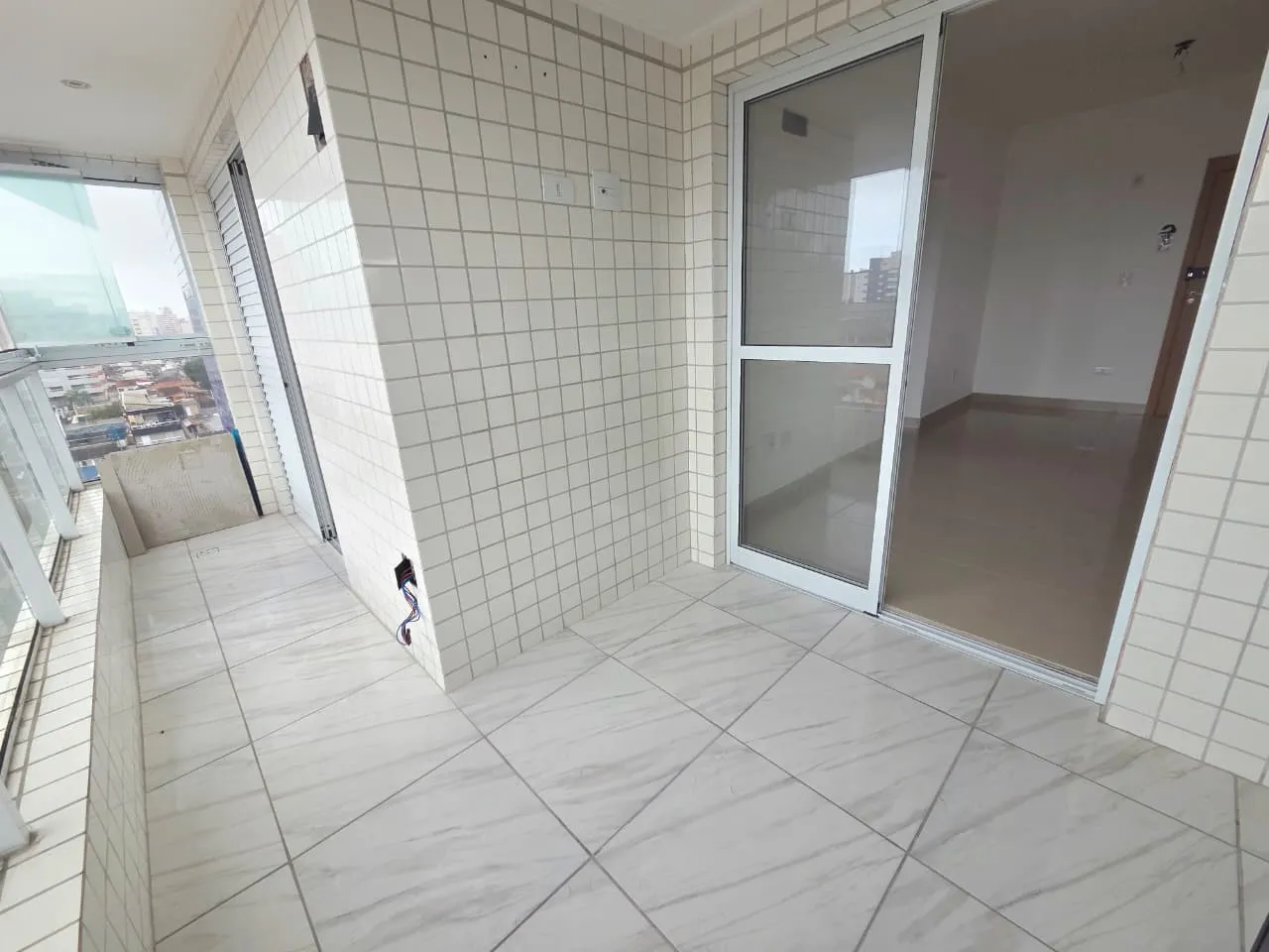 Imagem Apartamento para Venda em Praia Grande, Guilhermina, 2 dormitórios, 2 suítes, 1 banheiro, 1 vaga