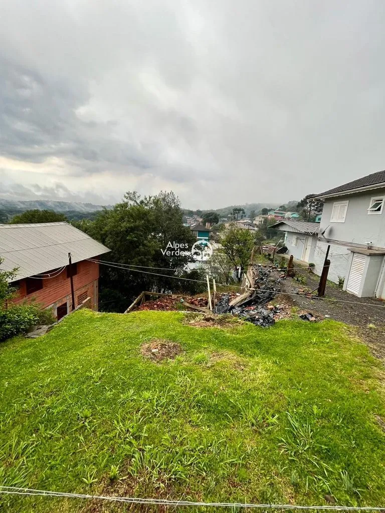 Imagem Vende-se terreno em Gramado com 300 m2 a 3 minutos da Rua Coberta