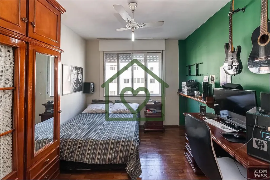 Imagem Apartamento com 82m² privativos, 2 dormitórios, sendo um deles uma suíte, dependência de emprega...