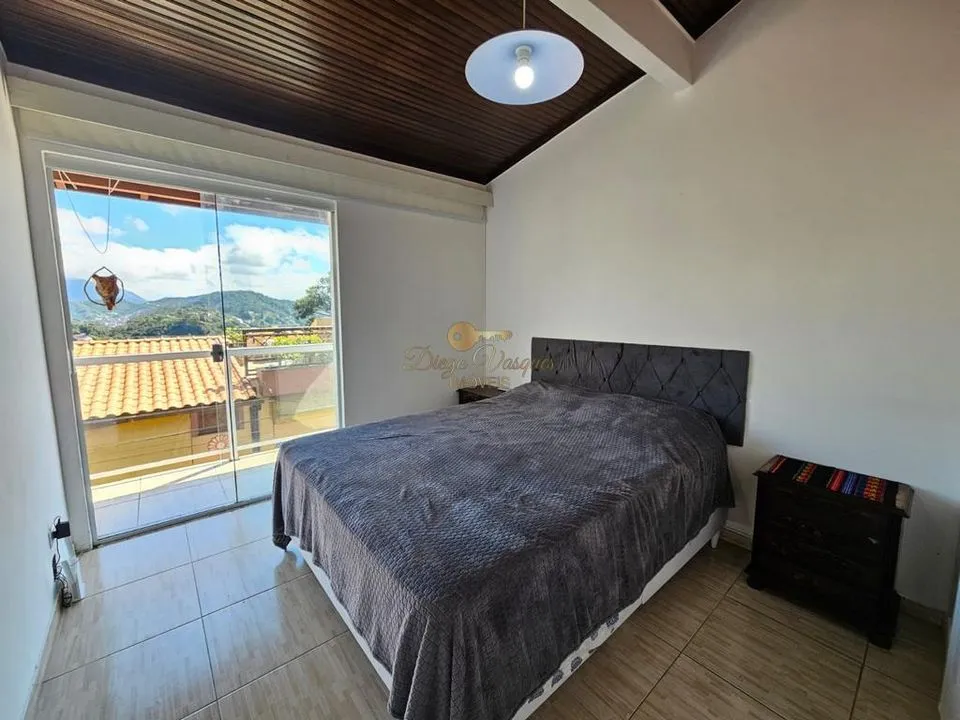 Imagem Casa em Condomínio para Venda em Teresópolis / RJ no bairro Iucas