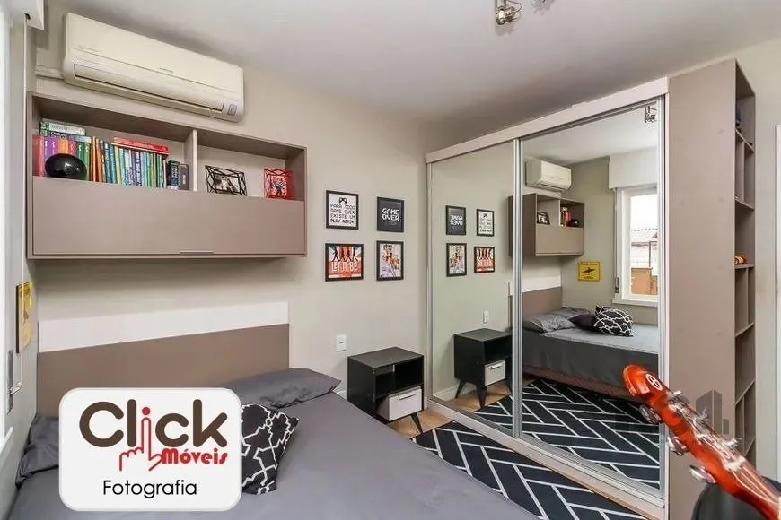 Imagem Apartamento 4 dormitórios, sendo 1 suíte, 193 m² de área privativa e 2 vaga(s) de garagem. Localizado na Rua/Av. Carlos Gomes, no bairro Auxiliadora em Porto Alegre.