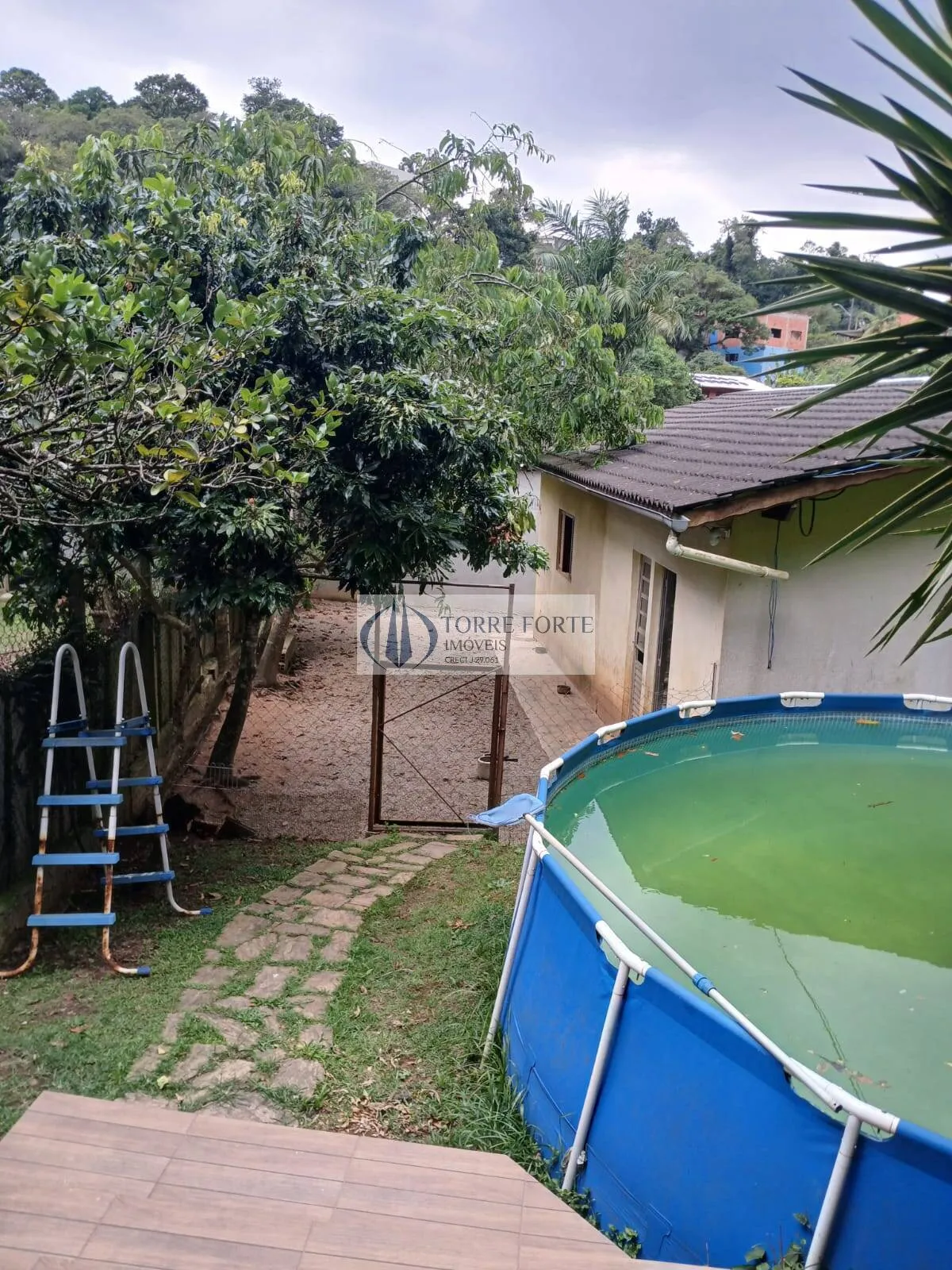 Imagem Casa com 5 quartos 1 suite 6 vagas de garagem na Serra da Cantareira.
